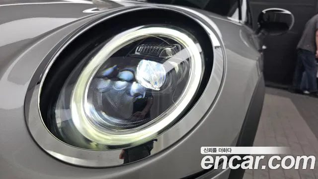 2024 Mini Cooper Classic VIN WMW41DH06R2U41656