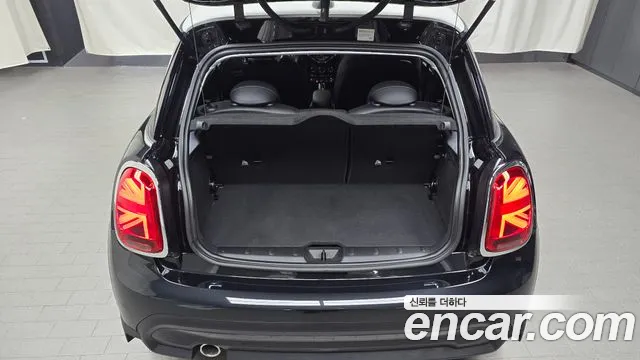 2023 Mini Cooper Classic Sold VIN WMW41DH08P2T21144 – trunk area