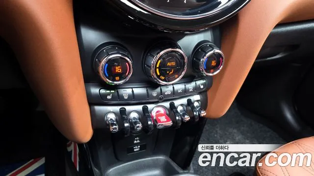 2022 Mini Cooper 5-Door Piccadilly Edition Sold VIN WMW41DK00N2P65642 – rear exterior