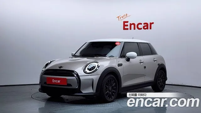 2024 Mini Cooper 5Door Classic Sold VIN WMW41DK01R2V52270 – front exterior 2024 Mini Cooper 5Door Classic Sold VIN WMW41DK01R2V52270 – front exterior