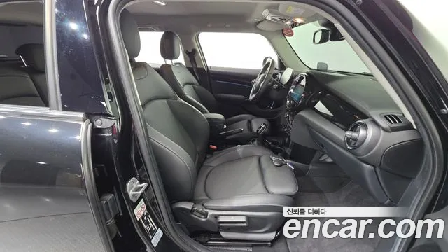 2023 Mini Cooper 5Door Classic Sold VIN WMW41DK05P2T71248 – interior seats