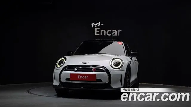 2024 Mini Cooper 5Door Classic Sold VIN WMW41DK05R2V32023 – exterior detail