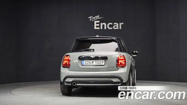 2022 Mini Cooper 5-Door Classic Plus VIN WMW41DK09N2R76063