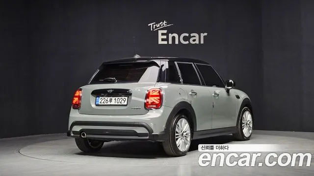 2022 Mini Cooper 5-Door Classic Plus Sold VIN WMW41DK09N2R76063 – photo 19