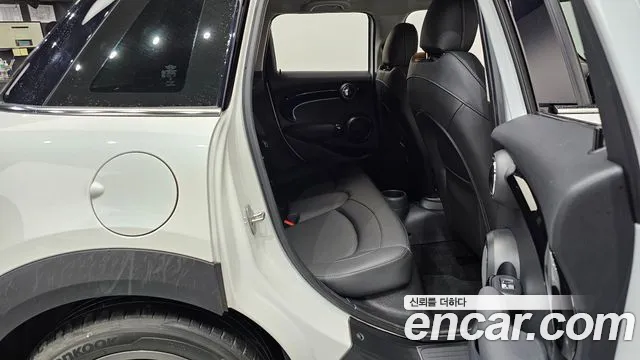 2023 Mini Cooper 5door Classic Sold VIN WMW41DK09P2U16188 – front exterior