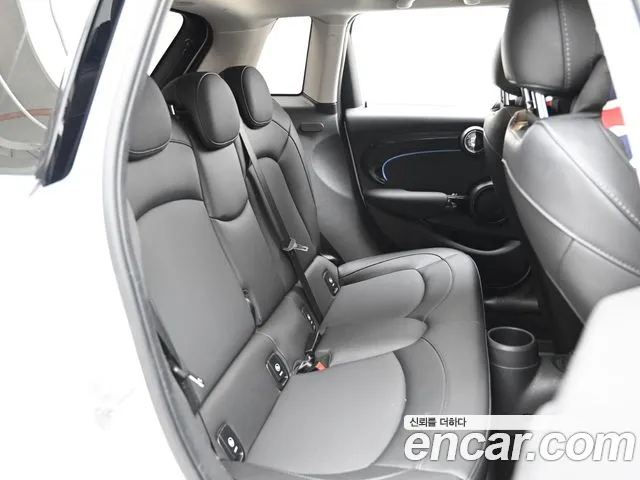 2023 Mini Cooper 5Door Classic Sold VIN WMW41DK09P2U25666 – interior seats