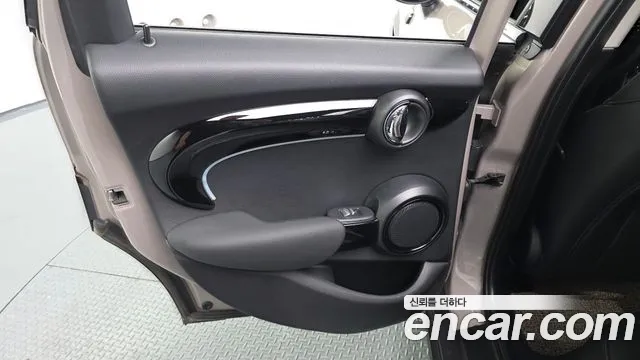 2024 Mini Cooper 5door Classic Sold VIN WMW41DK09R2V41825 – front exterior