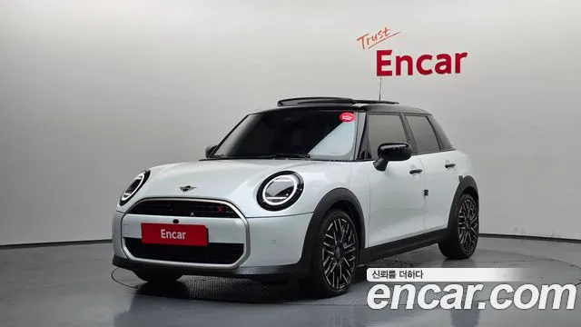2025 Mini Cooper S 4th Gen 5 Door Favoured Sold VIN WMW51GD03S2W57904 – photo 33