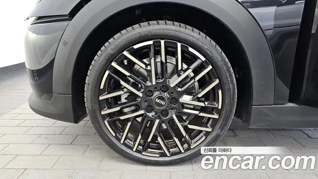 2025 Mini Cooper S 4th Gen 5 Door Favoured Sold VIN WMW51GD08S2W56022 – photo 11