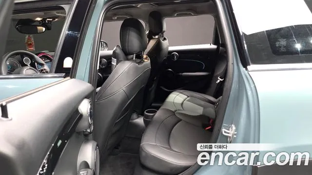 2023 Mini Cooper S 5door Multitione Edition Sold VIN WMW61DK00P2T64734 – front exterior 2023 Mini Cooper S 5door Multitione Edition Sold VIN WMW61DK00P2T64734 – front exterior