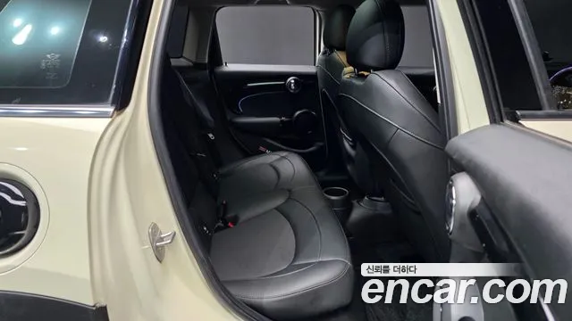2022 Mini Cooper S 5door Classic Sold VIN WMW61DK09N2R30533 – front exterior