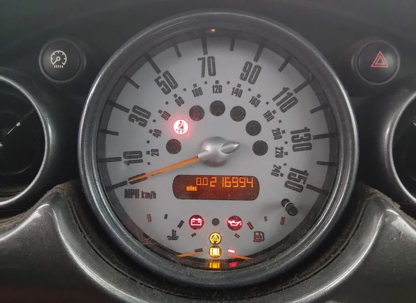 2004 MINI Cooper Used VIN WMWRC334X4TC51871 – dashboard