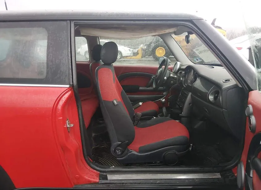 2004 MINI Cooper Used VIN WMWRC334X4TC51871 – exterior detail