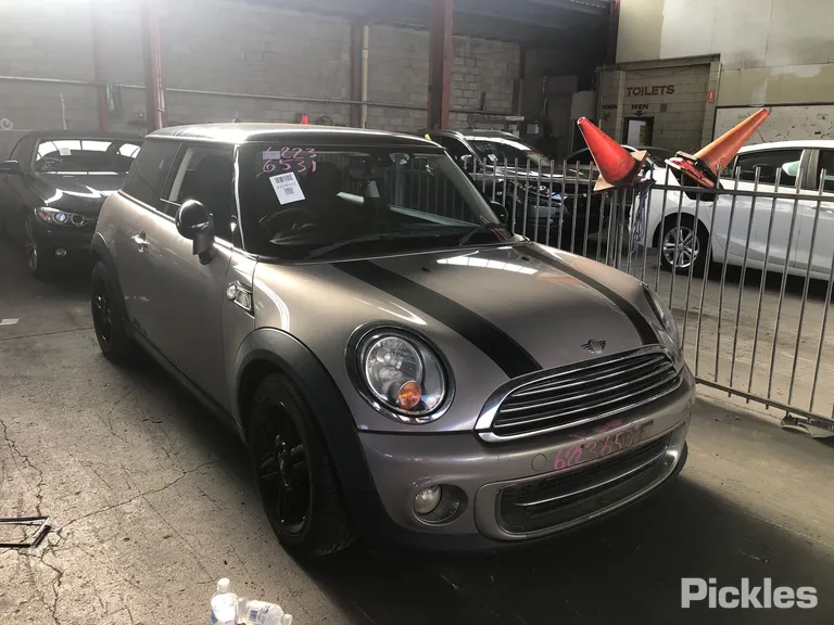 2013 Mini Cooper Used VIN WMWSU32020T629993 – trunk area