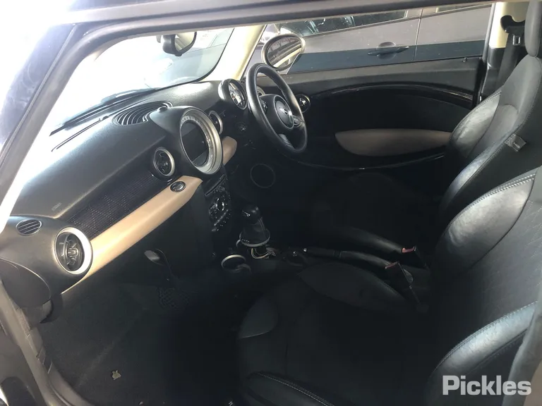 2013 Mini Cooper Used VIN WMWSU32020T629993 – photo 24