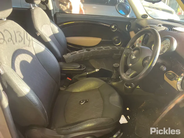 2013 Mini Hatch Used VIN WMWSW32070T673479 – side profile