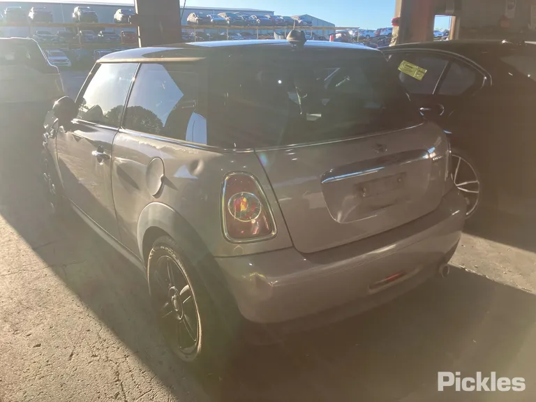 2013 Mini Hatch Used VIN WMWSW32070T673479 – interior seats