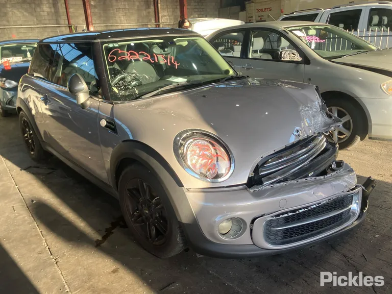 2013 Mini Hatch Used VIN WMWSW32070T673479 – trunk area