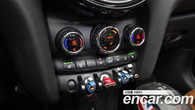 2019 Mini Cooper S Convertible Standard Sold VIN WMWWG9104K3A89601 – exterior detail