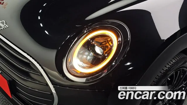 2024 Mini Cooper Clubman Classic Sold VIN WMWXJ3100R2U40908 – exterior detail