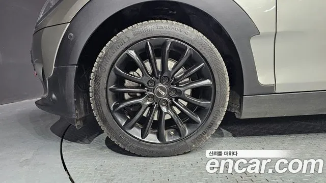 2021 Mini Cooper Clubman High Sold VIN WMWXJ3102M2N52926 – trunk area
