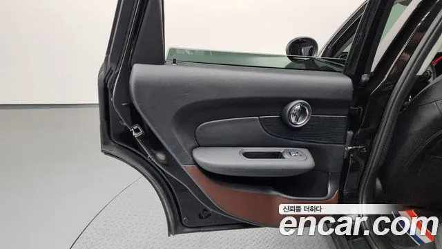 2021 Mini Cooper Clubman Standard Sold VIN WMWXJ3108M2P40351 – interior seats