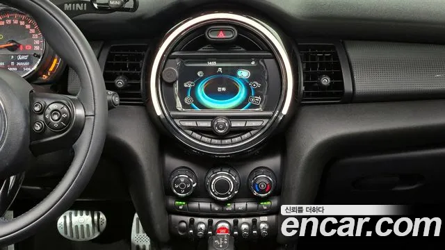 2018 Mini Cooper D Standard Sold VIN WMWXN3107J2E02068 – exterior detail