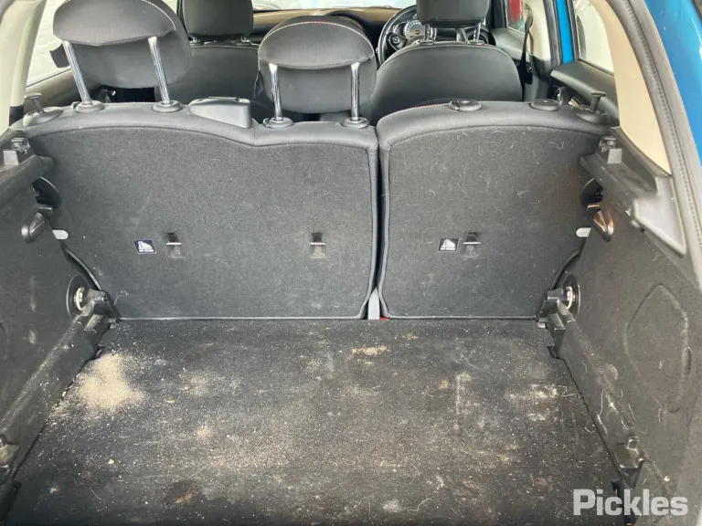 2015 Mini Hatch Damaged VIN WMWXT32090T855313 – interior seats