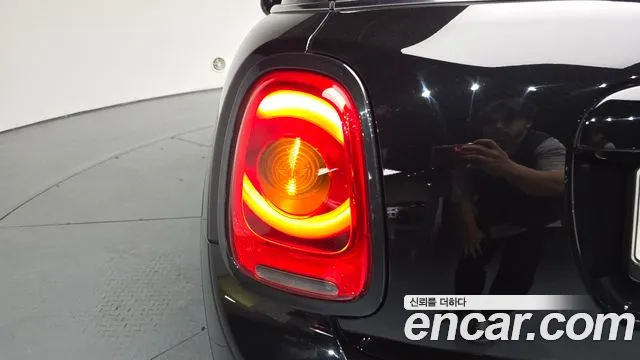 2018 Mini Cooper 5Door Standard VIN WMWXU1100J2G06069