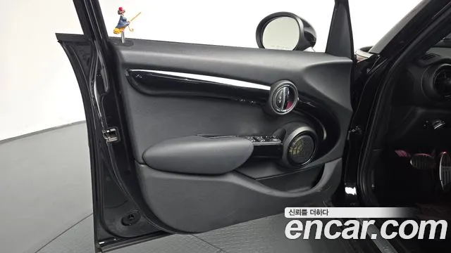2018 Mini Cooper 5Door Standard Sold VIN WMWXU1100J2G06069 – exterior detail