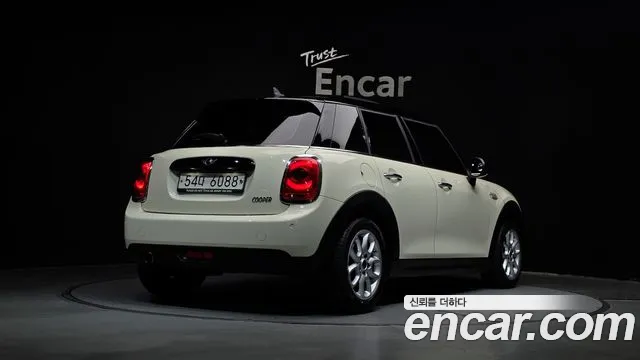 2018 Mini Cooper 5Door HIGH VIN WMWXU1109J2H04100