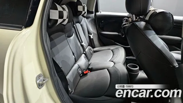 2018 Mini Cooper 5Door HIGH Sold VIN WMWXU1109J2H04100 – trunk area