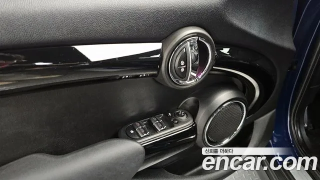 2018 Mini Cooper S 5Door Standard Sold VIN WMWXU3105J2D46893 – interior seats