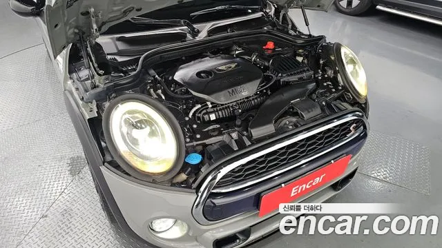 2018 Mini Cooper S 5Door Standard VIN WMWXU3106J2D46935