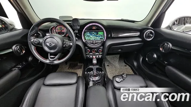 2018 Mini Cooper S 5Door Standard Sold VIN WMWXU3106J2D46935 – exterior detail 2018 Mini Cooper S 5Door Standard Sold VIN WMWXU3106J2D46935 – exterior detail