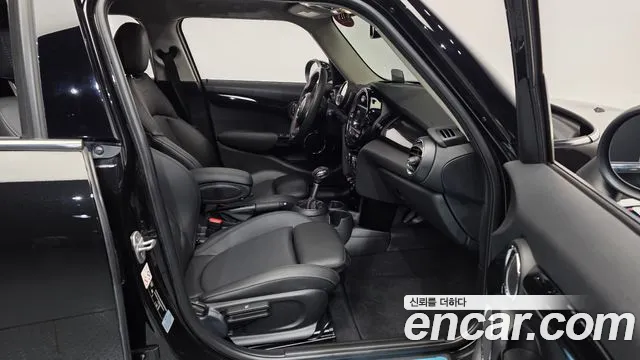 2019 Mini Cooper S 5Door Standard Sold VIN WMWXU310XK2H91471 – interior seats 2019 Mini Cooper S 5Door Standard Sold VIN WMWXU310XK2H91471 – interior seats