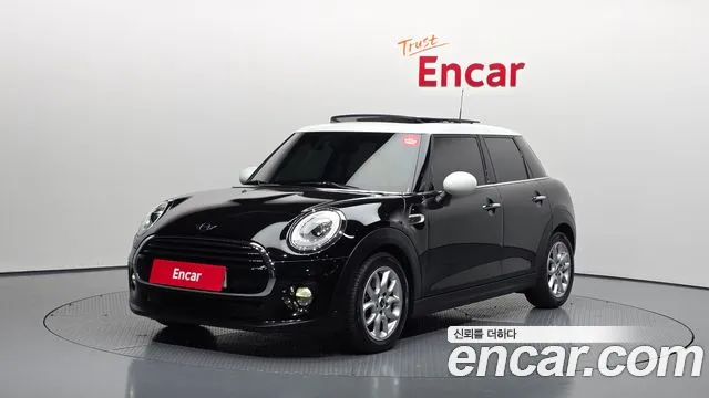 2018 Mini Cooper D 5Door HIGH Sold VIN WMWXV3100JTE92805 – engine bay 2018 Mini Cooper D 5Door HIGH Sold VIN WMWXV3100JTE92805 – engine bay