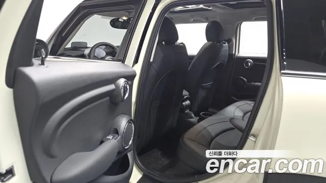 2021 Mini Cooper 5Door HIGH Sold VIN WMWXV7101M2N94306 – exterior detail