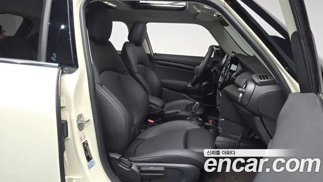 2021 Mini Cooper 5Door HIGH Sold VIN WMWXV7101M2N94306 – photo 25
