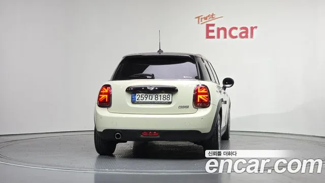 2021 Mini Cooper 5Door HIGH VIN WMWXV7101M2N94516