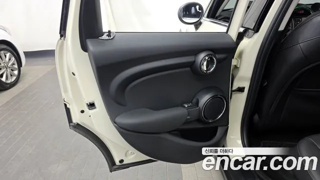 2021 Mini Cooper 5Door HIGH Sold VIN WMWXV7101M2N94516 – photo 32