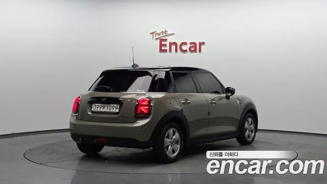 2020 Mini Cooper 5Door Standard Sold VIN WMWXV7102L2M58071 – trunk area