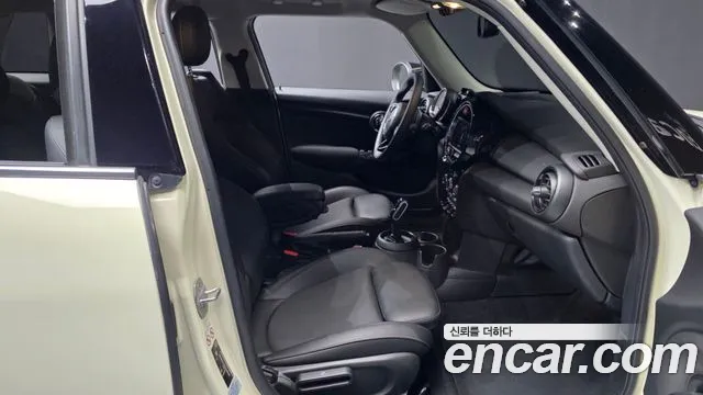 2020 Mini Cooper 5Door Standard Sold VIN WMWXV7104L2L83440 – exterior detail
