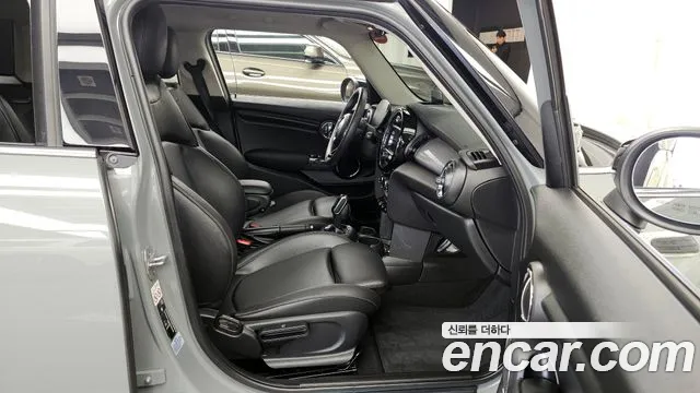 2021 Mini Cooper 5door High Sold VIN WMWXV7106M2N55405 – front exterior