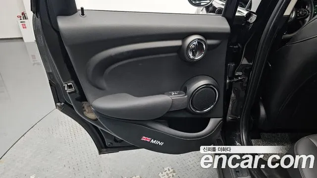 2021 Mini Cooper 5Door HIGH Sold VIN WMWXV7106M2N60409 – side profile 2021 Mini Cooper 5Door HIGH Sold VIN WMWXV7106M2N60409 – side profile