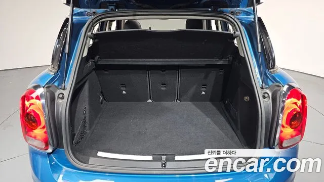 2019 Mini Cooper Countryman Standard Sold VIN WMWYU9102K3H01618 – exterior detail 2019 Mini Cooper Countryman Standard Sold VIN WMWYU9102K3H01618 – exterior detail
