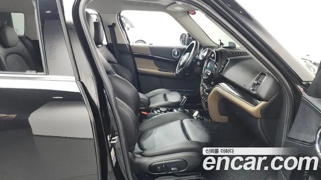 2019 Mini Cooper D Countryman ALL4 HIGH Sold VIN WMWYY5104K3G74306 – engine bay 2019 Mini Cooper D Countryman ALL4 HIGH Sold VIN WMWYY5104K3G74306 – engine bay