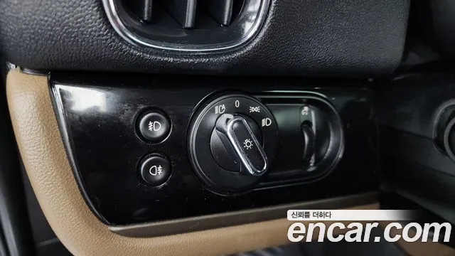 2019 Mini Cooper D Countryman ALL4 HIGH Sold VIN WMWYY5104K3G74306 – trunk area 2019 Mini Cooper D Countryman ALL4 HIGH Sold VIN WMWYY5104K3G74306 – trunk area