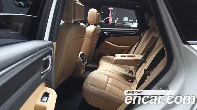 2018 Porsche Macan 2.0 Sold VIN WP1AA2954JLB22533 – side profile