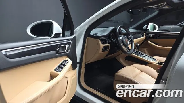 2018 Porsche Macan 2.0 Sold VIN WP1AA2954JLB22533 – trunk area